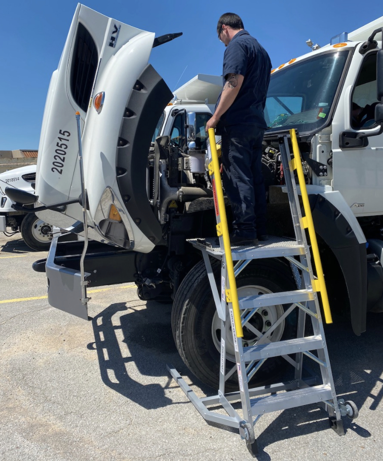 an image of Sarasota mobile truck repair  